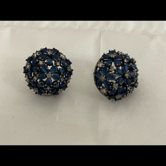 Beautiful blue & white Stone Earrings. Perfect for evenings. - Picture 4 of 5